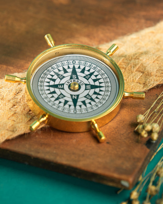 Vintage Brass Ship Wheel Compass – Nautical Collectible Home & Office Décor